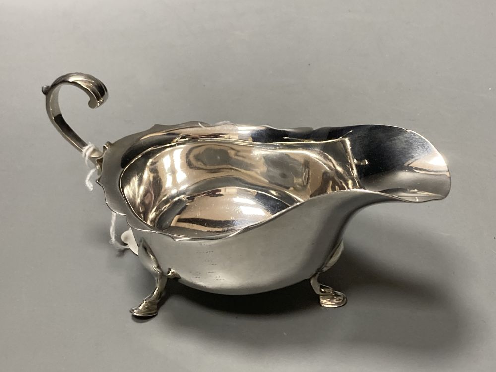 An Edwardian silver sauceboat, Barker Brothers, Chester, 1908, 4.5oz.